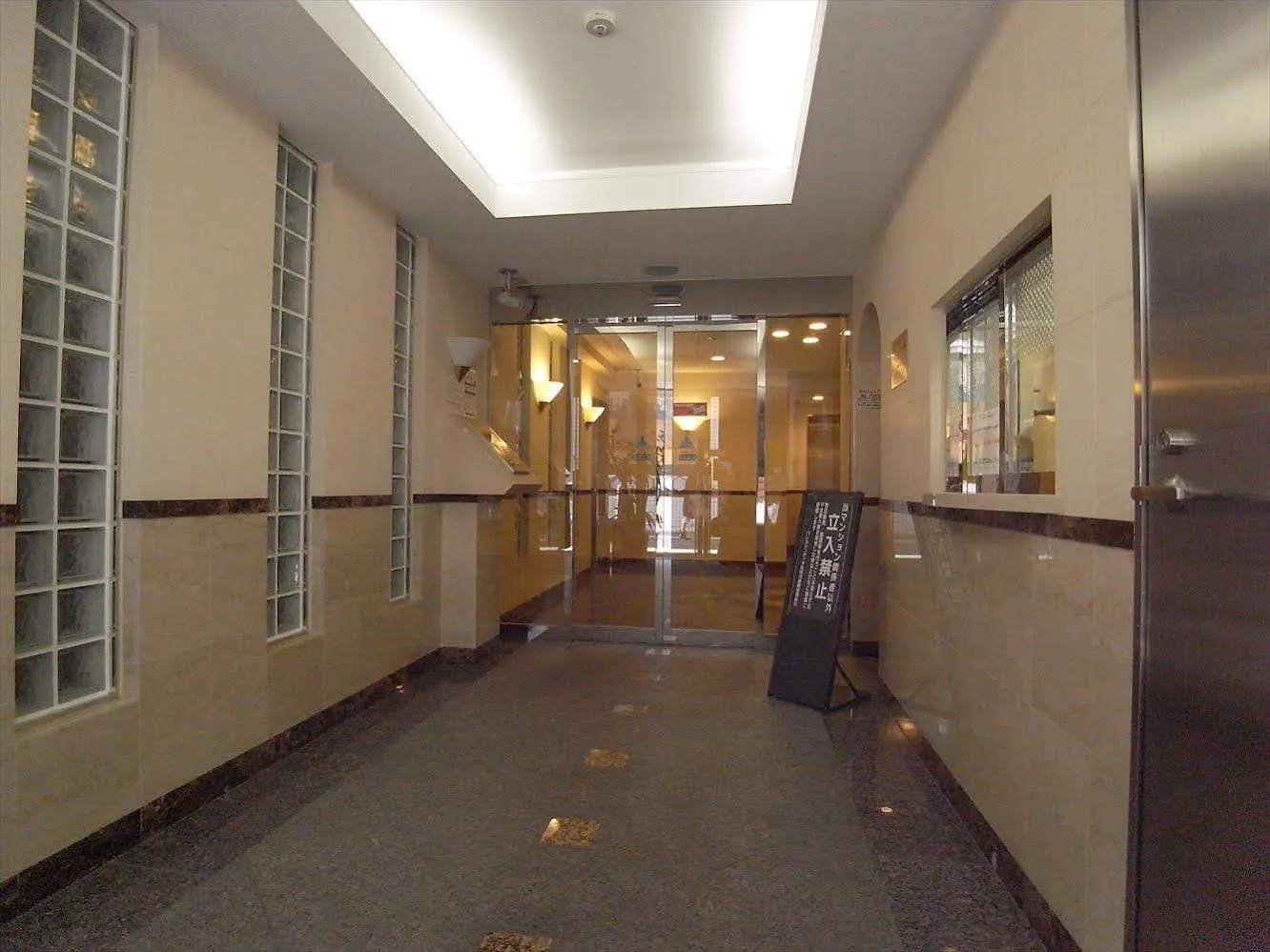 Apartment Palace Studio Akasaka Nibankan Tokyo